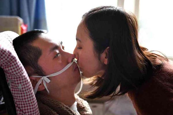 部落幸存者前期食物不够怎么办